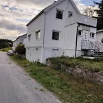 Koselig Hus I Det Gamle Fiskevaeret * Abelvaer