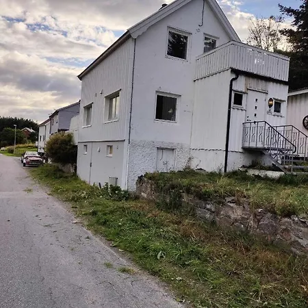 Koselig Hus I Det Gamle Fiskevaeret * Abelvaer