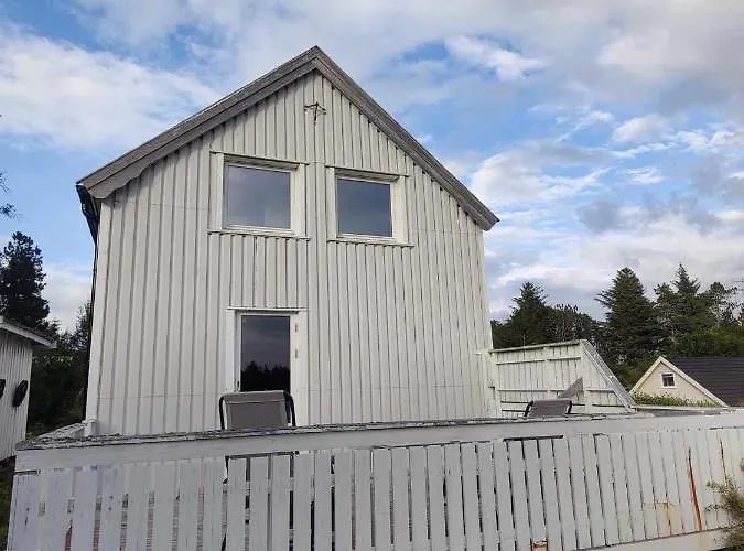 Koselig Hus I Det Gamle Fiskevaeret * Abelvaer